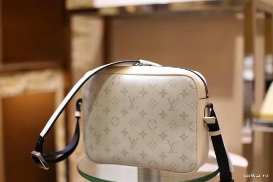 WIS Messenger Louis Vuitton 0715